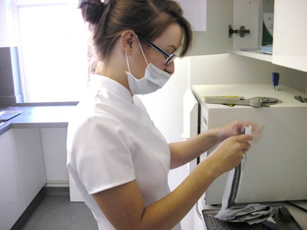 Dental-Nurse
